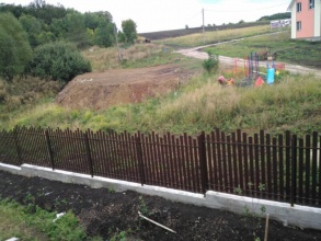 Забор из евроштакетника на ленточном фундаменте 107 метров фото недорого под ключ