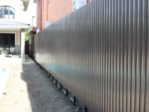 Забор из евроштакетника на ленточном фундаменте 57 метров фото в Лысково